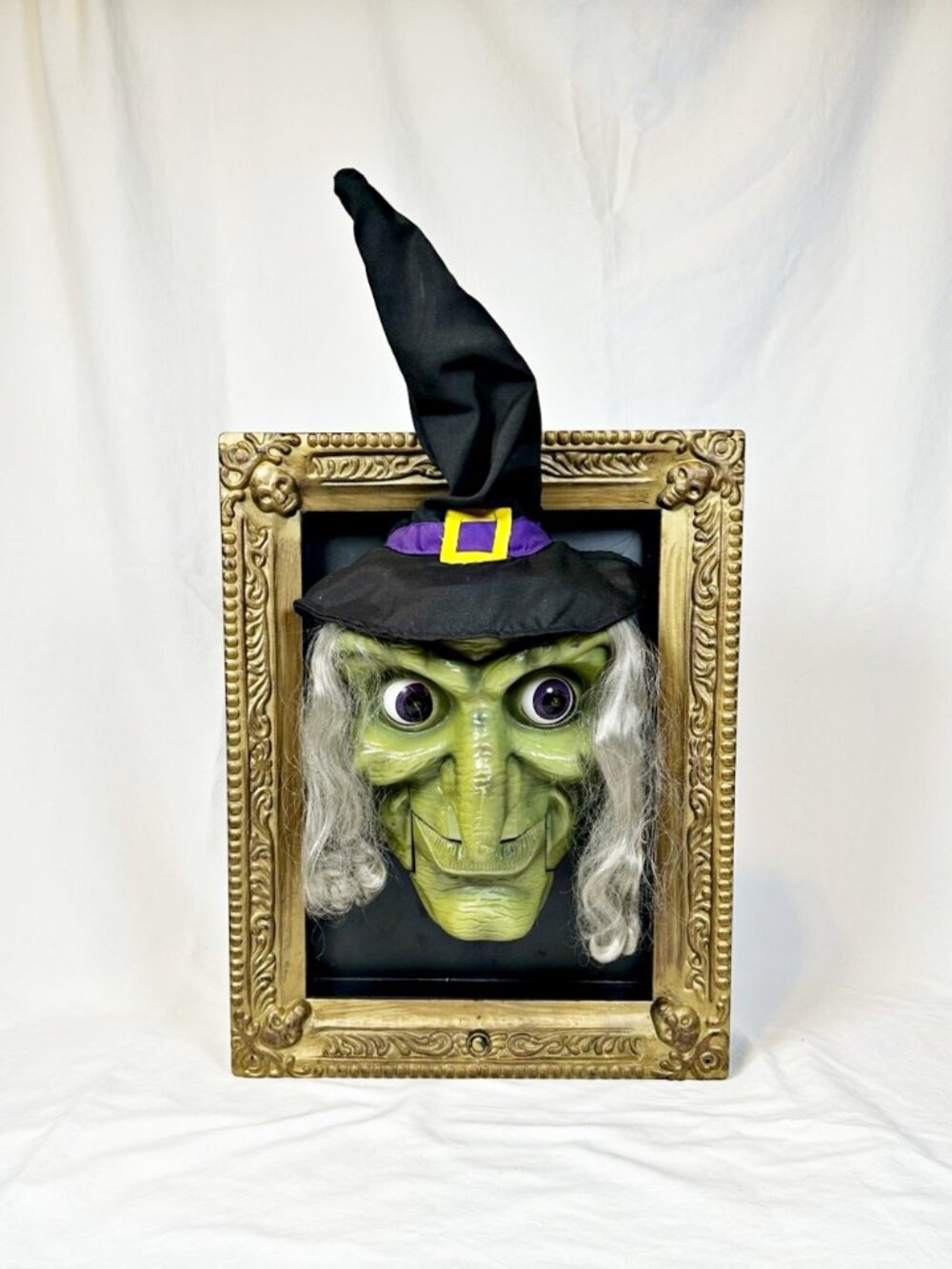 Vintage Y2K Gemmy Motion Activated Witch Halloween Wall Plaque Halloween Decor
